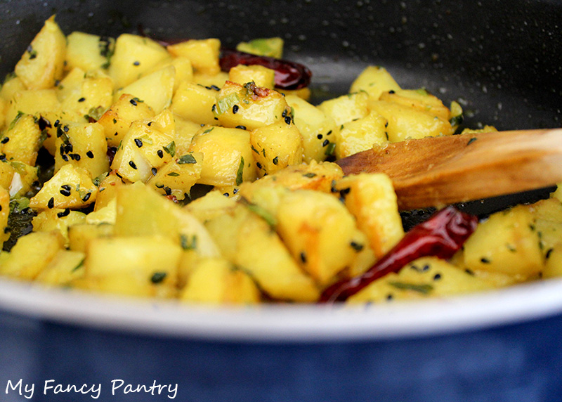 mustard oil potatoes, bengali potatoes, easy spiced potatoes, indian potatoes